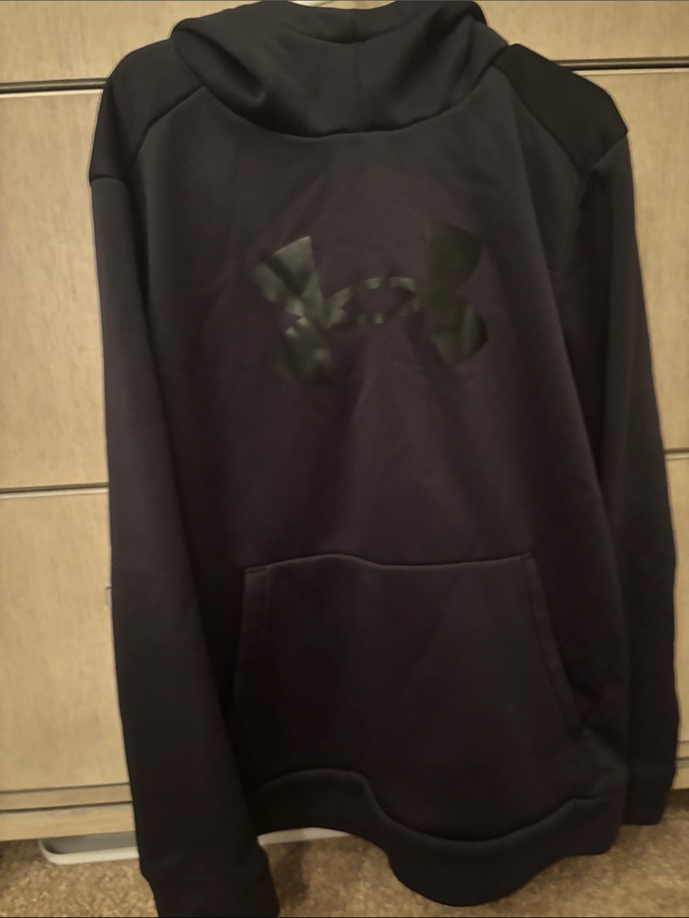 Under Armour Black Hooded Pullover Sweatshirt size youth medium